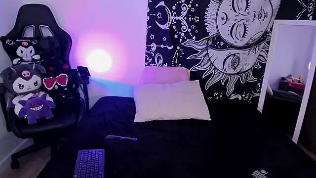 raven  white1 online show from 10.11.25