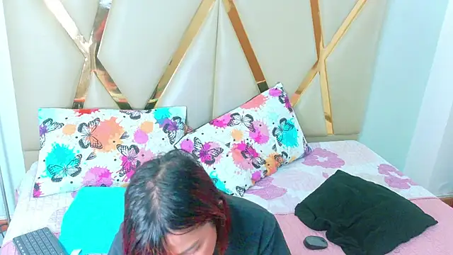 hot-littlechill online show from 10.20.25