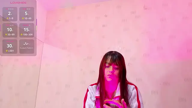 hot-littlechill online show from 11.10.25