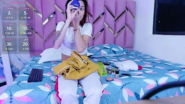 hot-littlechill online show from 04.01.26