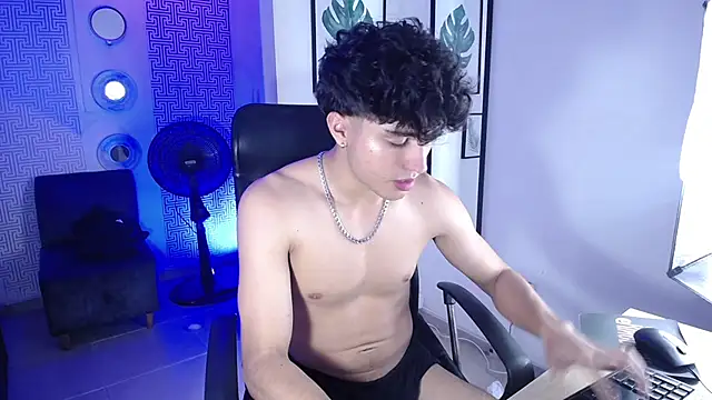ZaneeCross online show from 01.28.25