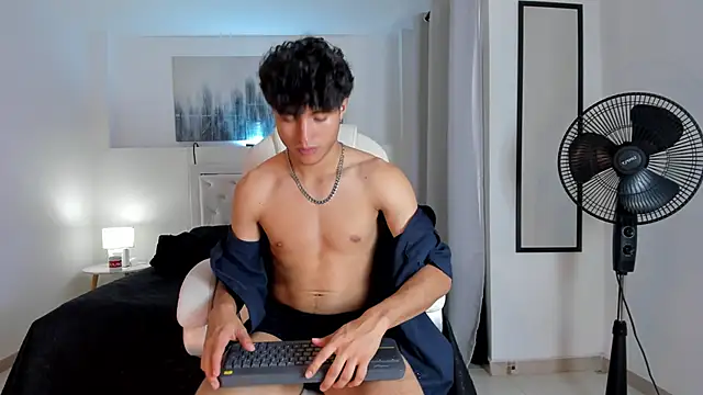 ZaneeCross online show from 02.07.25