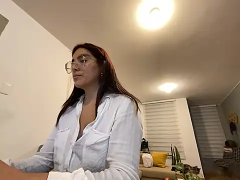 Snapshot of MartinaSooler chatting on 02.18.25 MartinaSooler online show from 02.18.25