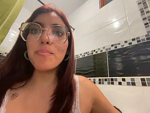 Snapshot of MartinaSooler chatting on 03.04.25 MartinaSooler online show from 03.04.25