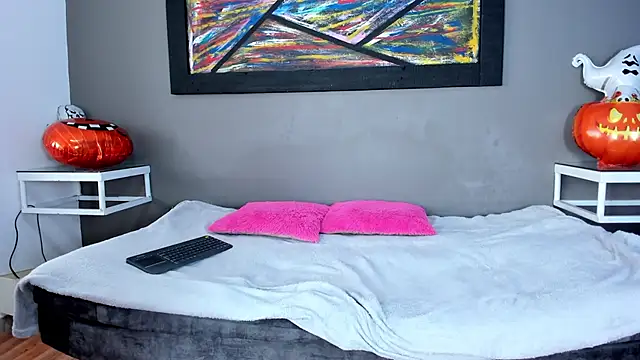 Charlotte curvy  online show from 10.15.25