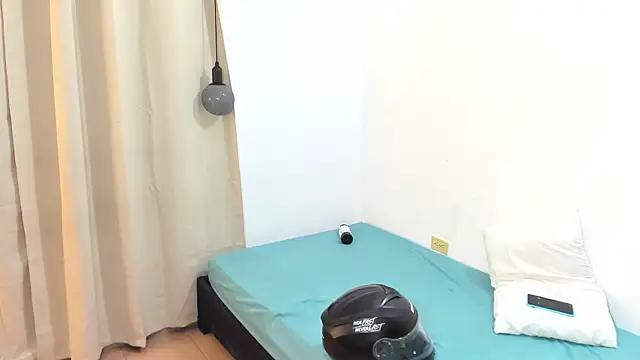 Snapshot of blueroom_party chatting on 01.15.25 blueroom party online show from 01.15.25