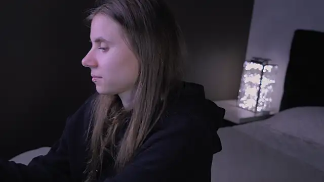 Snapshot of Bella_Alita chatting on 10.11.25 Bella Alita online show from 10.11.25