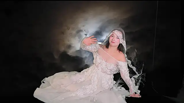 Snapshot of Bella_Alita chatting on 10.31.25 Bella Alita online show from 10.31.25