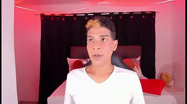 Snapshot of Ethan_Boyy chatting on 01.12.25 Ethan Boyy online show from 01.12.25