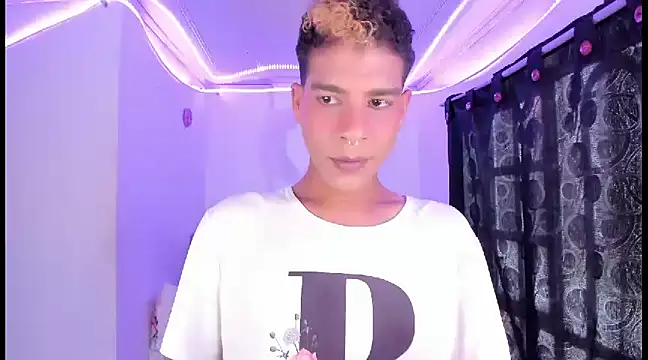 Snapshot of Ethan_Boyy chatting on 02.03.25 Ethan Boyy online show from 02.03.25