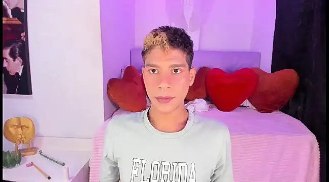 Snapshot of Ethan_Boyy chatting on 02.13.25 Ethan Boyy online show from 02.13.25