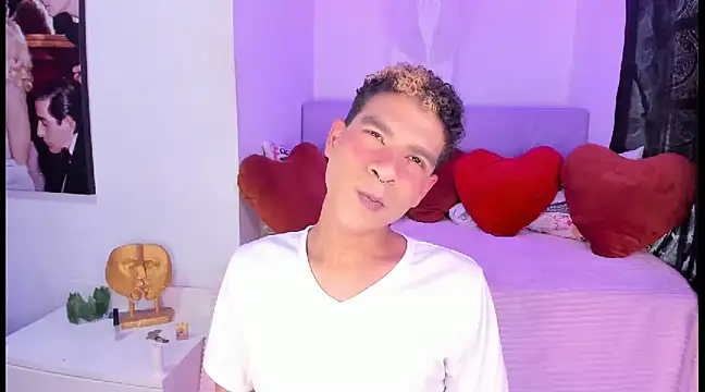 Snapshot of Ethan_Boyy chatting on 02.15.25 Ethan Boyy online show from 02.15.25