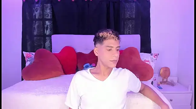 Snapshot of Ethan_Boyy chatting on 02.22.25 Ethan Boyy online show from 02.22.25