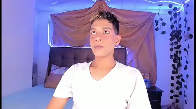 Snapshot of Ethan_Boyy chatting on 03.08.25 Ethan Boyy online show from 03.08.25