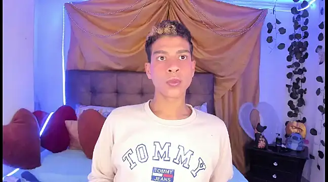 Snapshot of Ethan_Boyy chatting on 03.19.25 Ethan Boyy online show from 03.19.25
