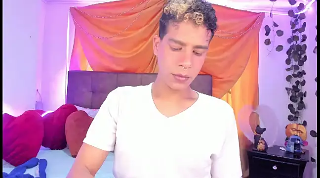 Snapshot of Ethan_Boyy chatting on 03.20.25 Ethan Boyy online show from 03.20.25