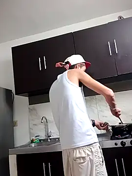 Latinos 2001 online show from 01.25.25