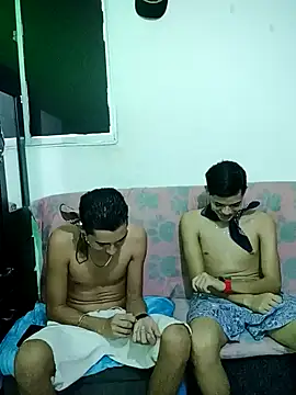 Latinos 2001 online show from 01.25.25