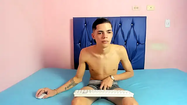 Latinos 2001 online show from 10.05.25