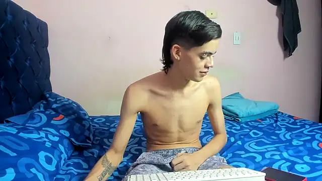 Latinos 2001 online show from 02.27.26