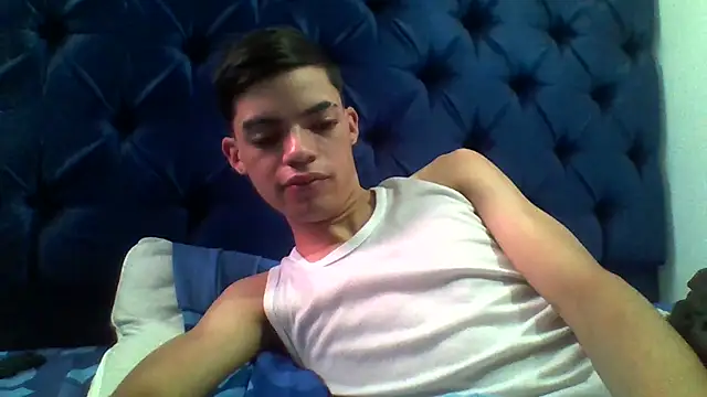 Latinos 2001 online show from 04.23.26