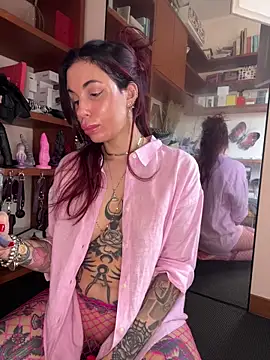 Dancing wmyselF  online show from 10.15.25