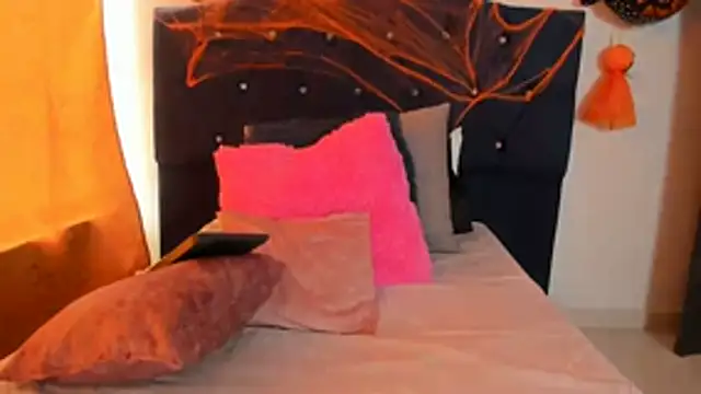 thamara226 online show from 10.18.25