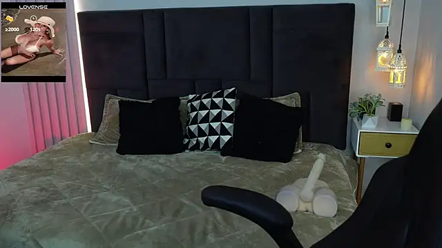 AtheneaRusell online show from 10.26.25