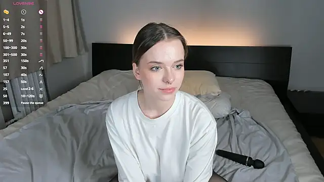 MonaClive online show from 02.08.25