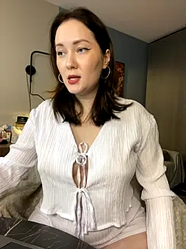 Kiss My Body online show from 11.24.25