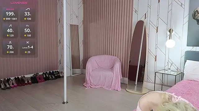 Snapshot of Eva__Summer chatting on 10.06.25 Eva Summer online show from 10.06.25