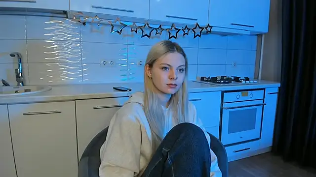 Snapshot of SynnoveEyre chatting on 01.27.25 SynnoveEyre online show from 01.27.25