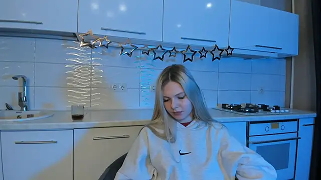 Snapshot of SynnoveEyre chatting on 01.27.25 SynnoveEyre online show from 01.27.25