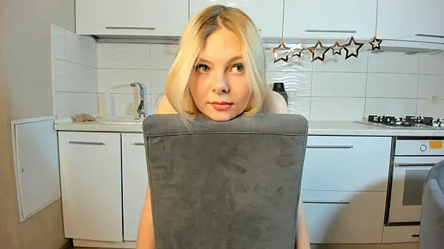 Snapshot of SynnoveEyre chatting on 02.10.25 SynnoveEyre online show from 02.10.25