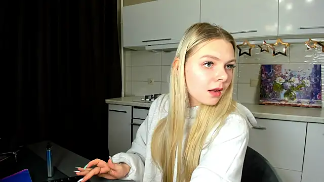 Snapshot of SynnoveEyre chatting on 02.17.25 SynnoveEyre online show from 02.17.25