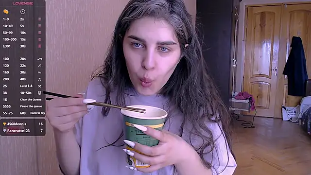 Snapshot of _Roselina_ chatting on 01.22.25 Roselina online show from 01.22.25