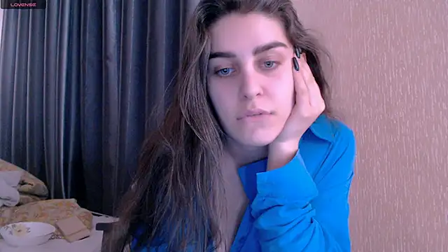 Snapshot of _Roselina_ chatting on 02.19.25 Roselina online show from 02.19.25