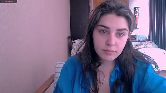 Snapshot of _Roselina_ chatting on 03.18.25 Roselina online show from 03.18.25