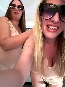 Snapshot of Megan_off chatting on 10.07.25 Megan off online show from 10.07.25