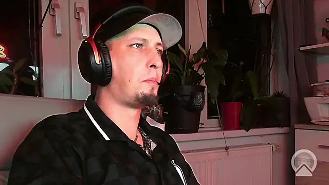 Skullkeeper1984 online show from 10.15.25