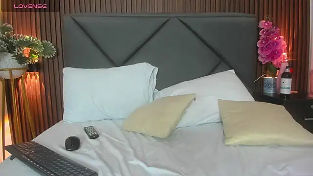 emmily taylor  online show from 03.08.25