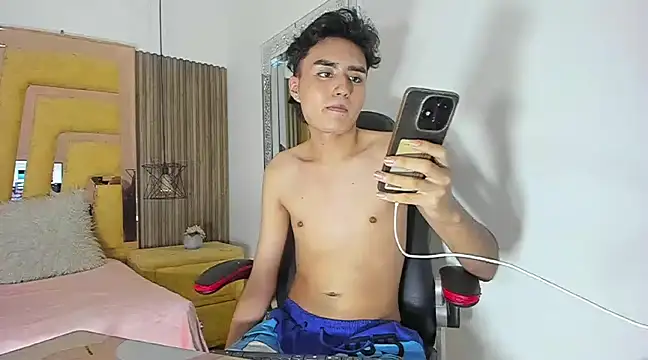 Snapshot of AiddenScott chatting on 01.22.25 AiddenScott online show from 01.22.25