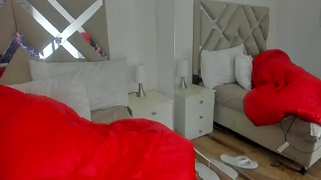 raquell moore online show from 02.04.25