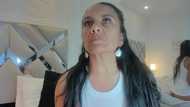 raquell moore online show from 02.09.25