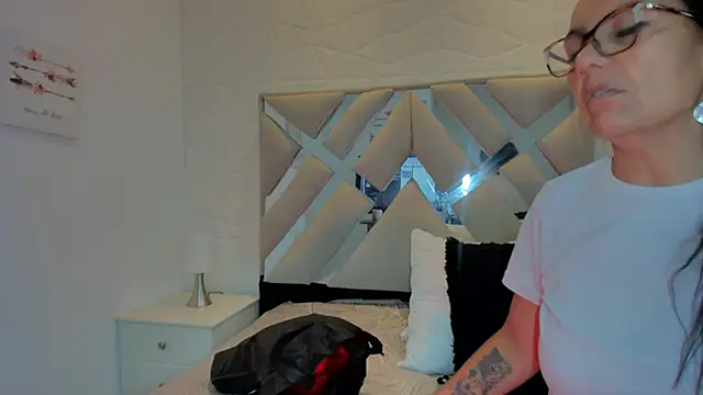 raquell moore online show from 03.06.25