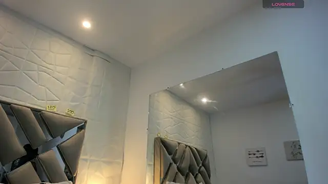 raquell moore online show from 10.08.25