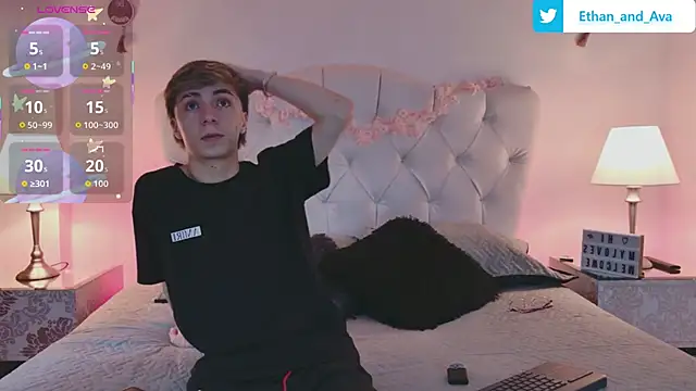 Snapshot of ethan_and_ava chatting on 09.18.25 ethan and ava online show from 09.18.25