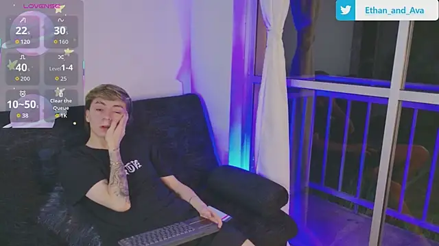 Snapshot of ethan_and_ava chatting on 10.09.25 ethan and ava online show from 10.09.25