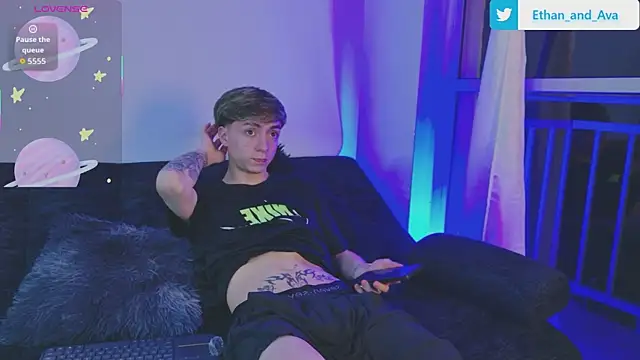 Snapshot of ethan_and_ava chatting on 10.16.25 ethan and ava online show from 10.16.25