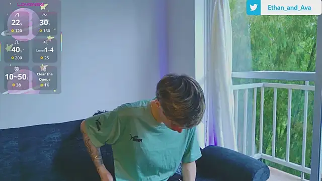 Snapshot of ethan_and_ava chatting on 10.17.25 ethan and ava online show from 10.17.25